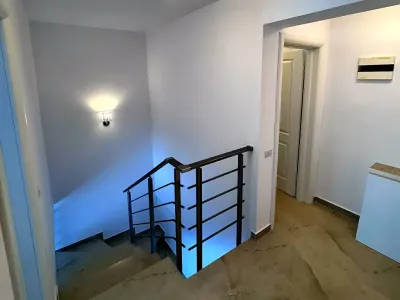 scara interioara moderna inchiriere apartament Sector 5 București